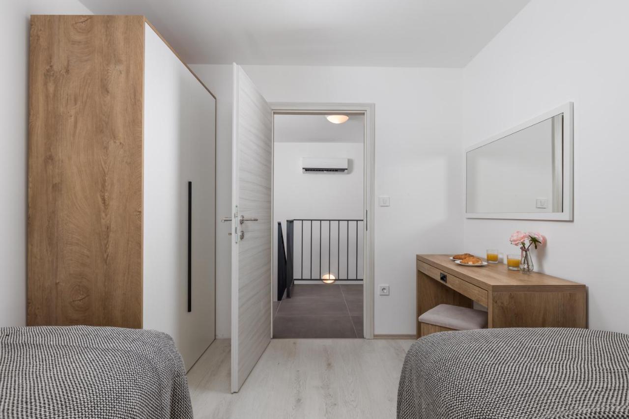 Holiday Homes Ostro Kraljevica Exterior foto